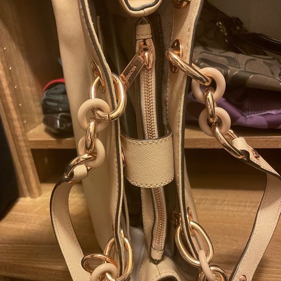 Michael Kors Cynthia Satchel, Medium - Picture 2 of 11